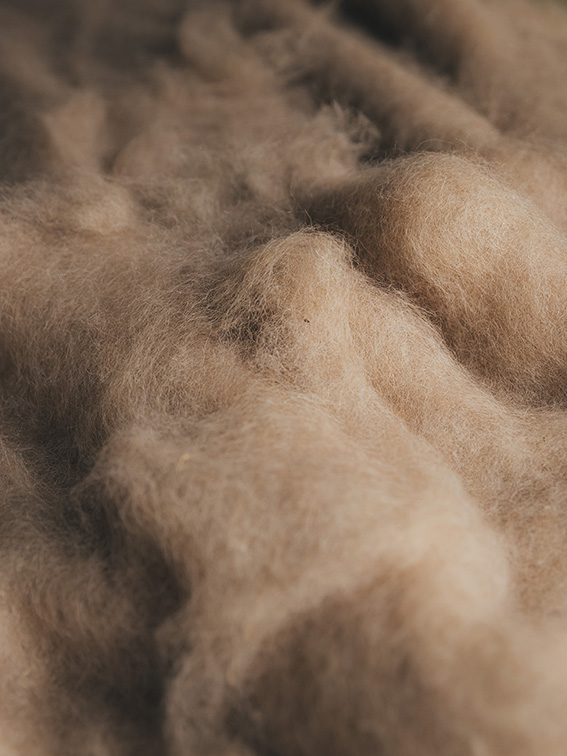 Matières naturelles nobles pour literie artisanale haut de gamme - laine, crin, lin